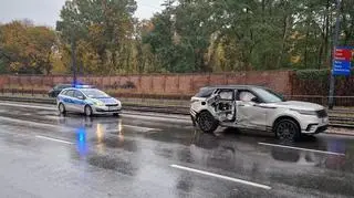 Auto wpadło na torowisko na Okopowej
