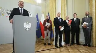 Minister Żurek: cofnąłem moje pozwy przeciwko Skarbowi Państwa. Oglądaj konferencję