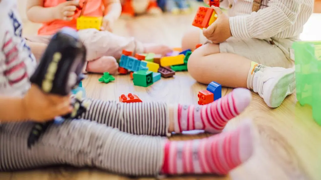 Zarzuty znęcania się nad dziećmi dla opiekunki ze żłobka