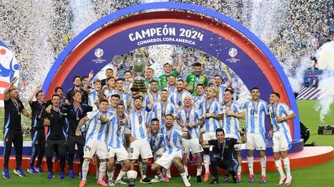 Kontuzja Messiego, gol w dogrywce. Argentyna obroniła tytuł