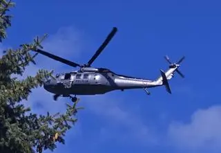 Śmigłowce i granaty hukowe. Duża akcja policji, trzy osoby zatrzymane