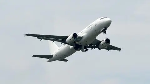 samolot airbus shutterstock_2151257993