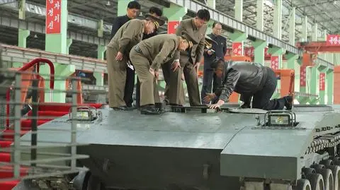 2025-05-04T021128Z_1_LWD128404052025RP1_RTRWNEV_C_1284-NORTHKOREA-TANK-STILLS-0005
