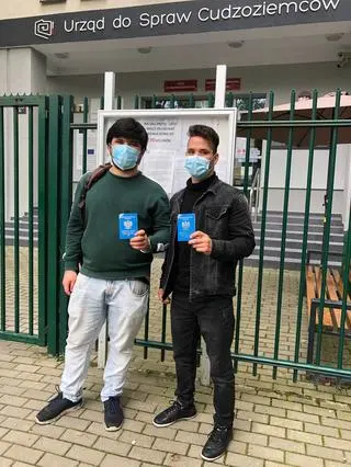 Synowie generała afgańskich wojsk specjalnych odebrali genewskie dokumenty podróży