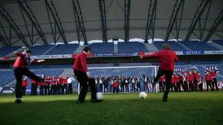Chórzyści na Stadionie Lecha 