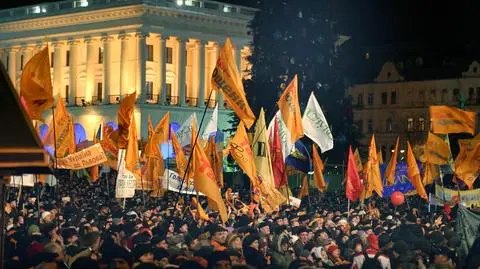 Co rozdzieliła bieda, wojna połączyła. 30 lat ciernistej drogi do demokracji