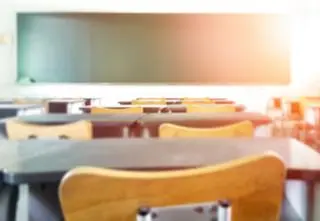 Dziewięciolatka zadławiła się cukierkiem w szkolnej świetlicy, nie żyje. Decyzja prokuratury