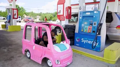 Przerobił dziecięcą zabawkę na mini samochód 