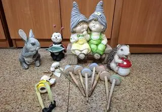 Kradła ozdoby z dziecięcych grobów, dekorowała nimi swój ogród