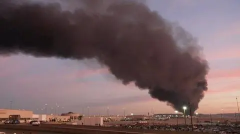 Ciemny dym nad lotniskiem w Louisville 