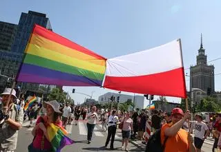 "Odpowiedzią jest miłość". Parada Równości przeszła przez stolicę