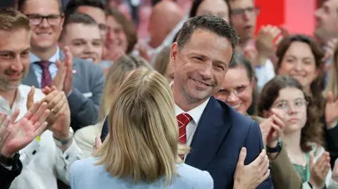 Rafał Trzaskowski z żoną Małgorzatą w sztabie wyborczym w Warszawie