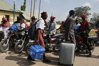 Nigeria. Uczniowie opuszczają szkoły w związku z atakami w pobliskim stanie