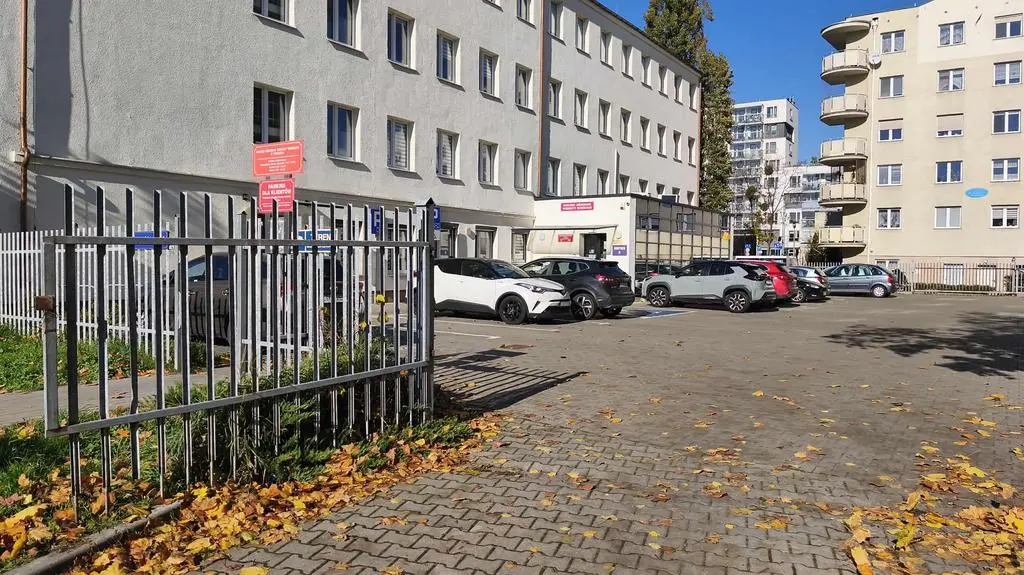 Stworzył fikcyjnych bezdomnych i pobrał na nich trzy miliony złotych