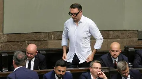 25.06.2025 Warszawa, posłowie PiS: Mariusz Gosek, Łukasz Mejza i Dariusz Matecki