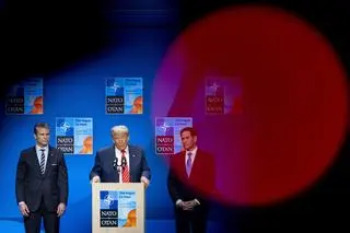 Donald Trump podczas szczytu NATO w Hadze