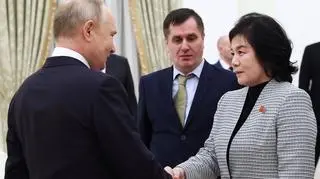 Minister spraw zagranicznych Korei Północnej Choe Son Hui wita się z Władimirem Putinem (zdjęcie z 16.01.2024)