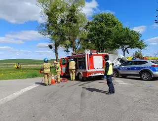 Śmiertelny wypadek. Osobówka wjechała pod ciężarówkę