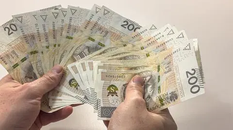 pieniadze zloty pln 200