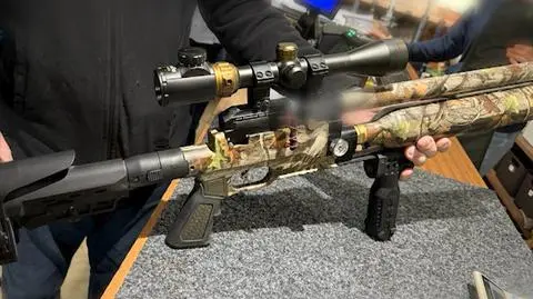 Strzały z broni pneumatycznej do policjantów