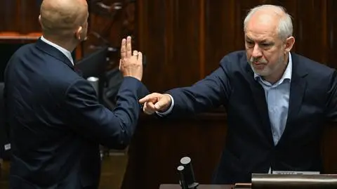 Poseł Prawa i Sprawiedliwości Dariusz Matecki i poseł KO Grzegorz Napieralski