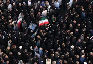 Morze ludzi w czerni na ulicach Teheranu. Pożegnano "męczenników"