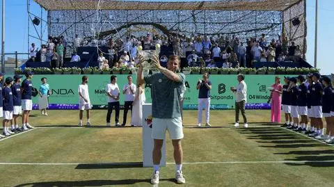 Nawet w finale nie stracił seta. Trzeci tytuł w karierze