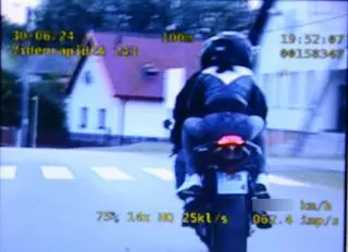 Motocyklista uciekał z prędkością nawet 206 kilometrów na godzinę. Wiózł pasażerkę