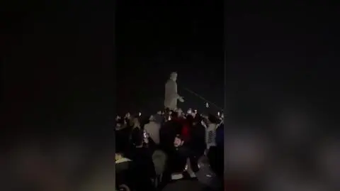 W Homs obalono pomnik byłego prezydenta Syrii Hafeza al-Assada (materiał z 8.12.2024 r.)