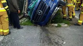 Bus uderzył w słup