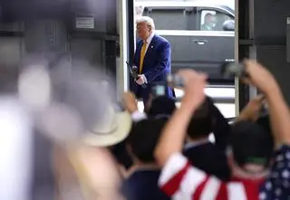 Trump dał siedem dni na ucieczkę 