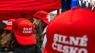"Silne Czechy" to bezpośrednie nawiązanie do hasła Trumpa: "Uczyńmy Amerykę znowu wielką" ("Make America Great Again" - MAGA)