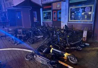 Pożar w serwisie z hulajnogami elektrycznymi, ewakuacja mieszkańców