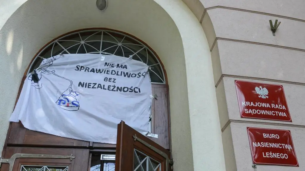 Prokurator z zanikami pamięci radca oskarżona o naruszenie zasad etyki. Ich KRS poleca do Izby Dyscyplinarnej