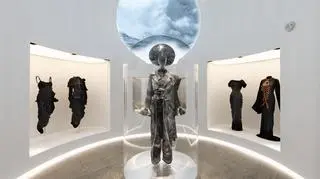 Wystawa "Sleeping Beauties: Reawakening Fashion"