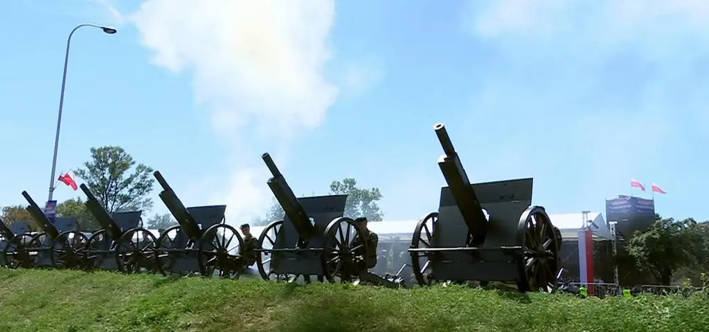 Na lądzie i w powietrzu. Obchody w Warszawie