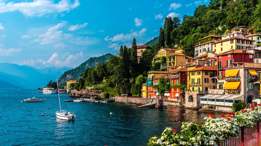 Varenna,  miasteczko nad jeziorem Como, Włochy