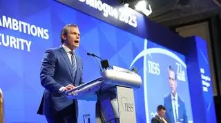 Pete Hegeth na konferencji w Singapurze