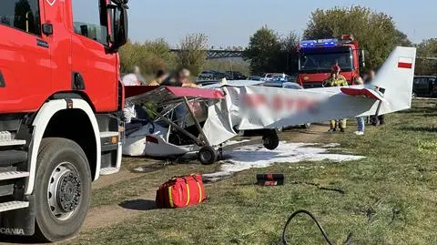 Awionetka spadła na samochody