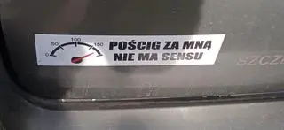 Na samochodzie miała naklejkę, z której policjanci wyczytali, że "pościg za mną nie ma sensu"
