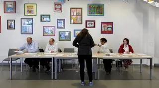 Jak przekonać młodych? "Są trzy główne problemy, które dostrzegają"