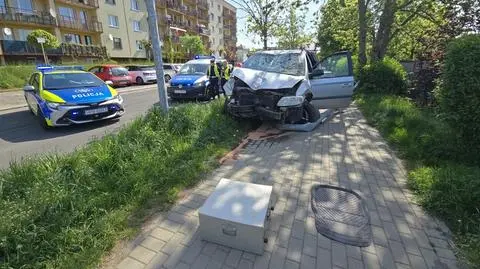 Uciekając przed policją staranował latarnię