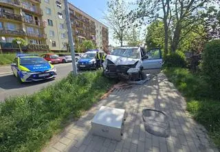 Próbując uciec przed policją, zostawił samochód i pasażera.