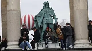 Węgrzy na Placu Bohaterów w Budapeszcie (10 kwietnia 2026)