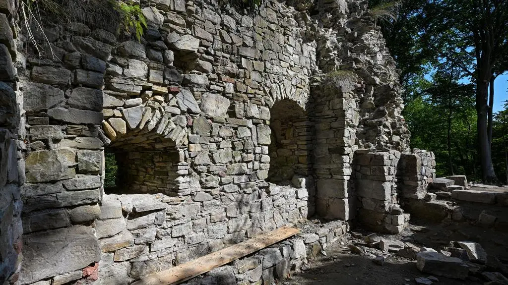 MANASTERZEC PRACE ARCHEOLOGICZNE W ZAMKU KMITÓW