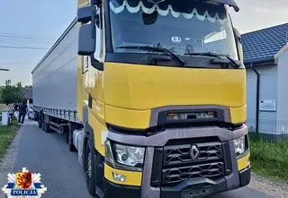 Uderzył w przydrożną kapliczkę, dalszą jazdę uniemożliwili mu świadkowie