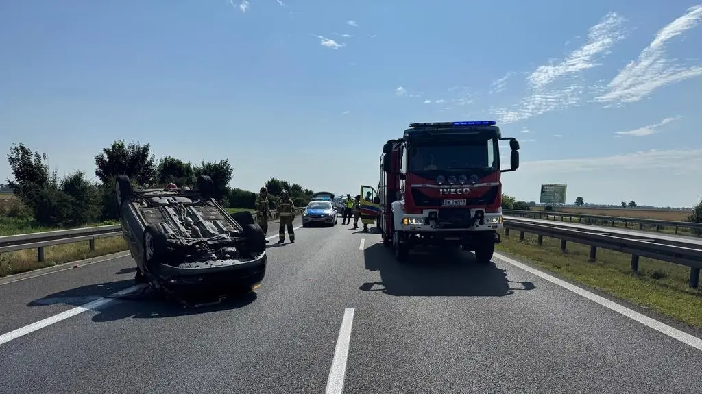 Auto dachowało na S8