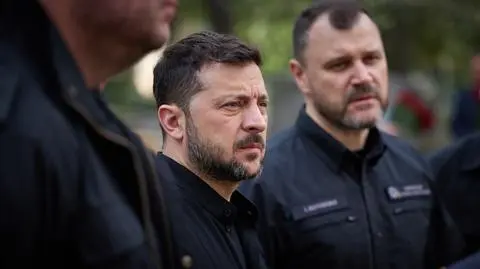 Wołodymyr Zełenski na miejscu rosyjskiego ataku w rejonie sołomiańskim