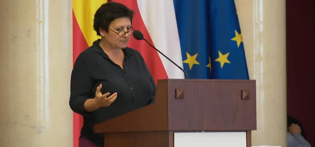 "Jest nam przykro, że Trzaskowski się wycofał". Warszawa decyduje w sprawie nocnego zakazu sprzedaży alkoholu