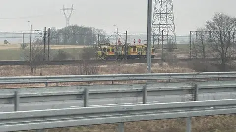 Naprawiają trakcję 